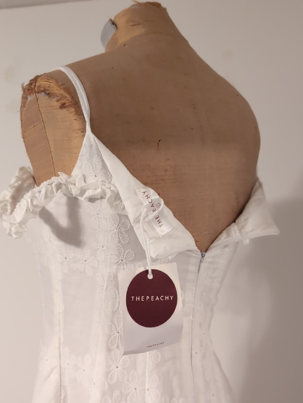 White Off-Shoulder Eyelet Maxi Dress - Thepeachy - Picture 4 of 5